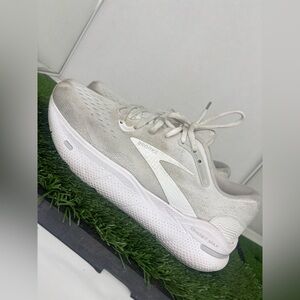 Size 11 Brooks Ghost Max White Oyster Women Sneakers Running Shoes